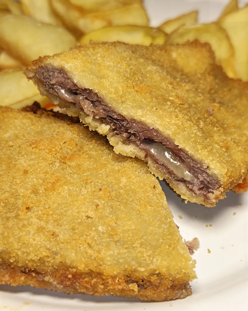 Cachopo abierto con jamón ibérico y queso fundido